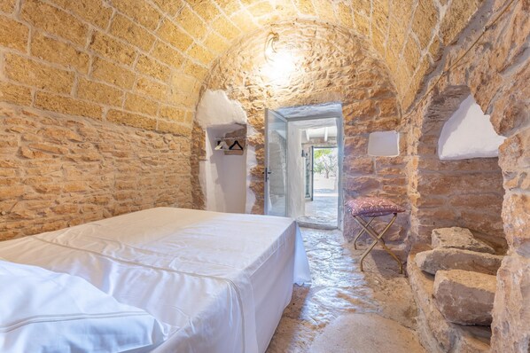 4 bedrooms, travel cot, free WiFi, bed sheets