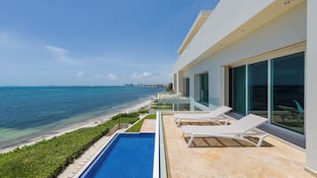 Private beach, white sand, beach towels