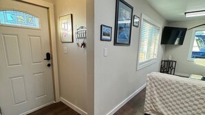 A bedroom with a bed, a TV, and a window with blinds. - Newly Remodeled Charming Cozy 3-bedroom house in Anchorage with WiFi (Anchorage)