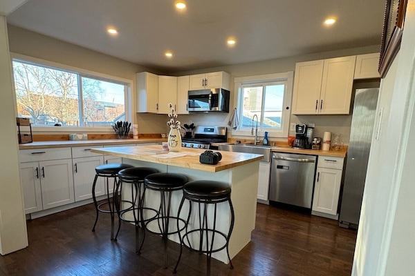 Kjøleskap, mikrobølgeovn, ovn og kokeplater