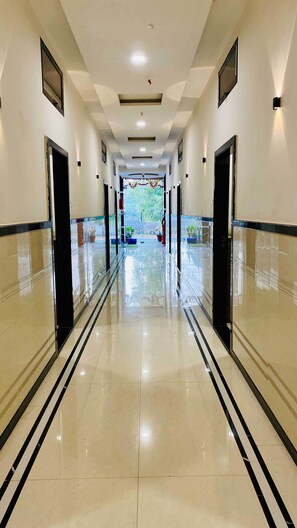 Lobby - Hotel Gayatri Palace (Khandwa)