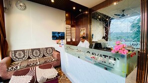 Reception - Hotel Gayatri Palace (Khandwa)