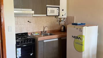 Full-size fridge, microwave, oven, cookware/dishes/utensils