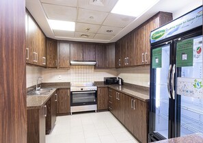 Kühlschrank, Mikrowelle, Wasserkocher
