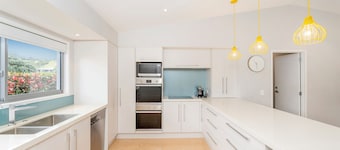 Beach Break Bach - Whangapoua Holiday Home