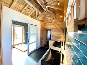 Studio Suite | Bathroom - Arete Hostel (Summersville)