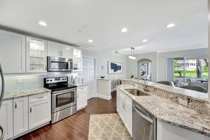 Private kitchen - Luxurious 3BR Condo in the Exclusive Gated Gulf Harbour Yacht & Country Club (Fort Myers)