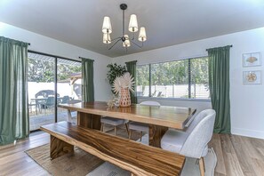 Dining - Beautifully Decorated Largo Home,  close to beaches, Pinellas Trail & Johns Lake (Largo)