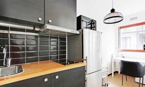Fridge, microwave, stovetop, dishwasher - Cosy studio - 2P - Trocadéro (Paris)