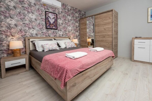 2 bedrooms, WiFi, bed sheets - Calypso ,Charming 2-bedroom apartment with WiFi, AC in lovely Supetar (supetar)