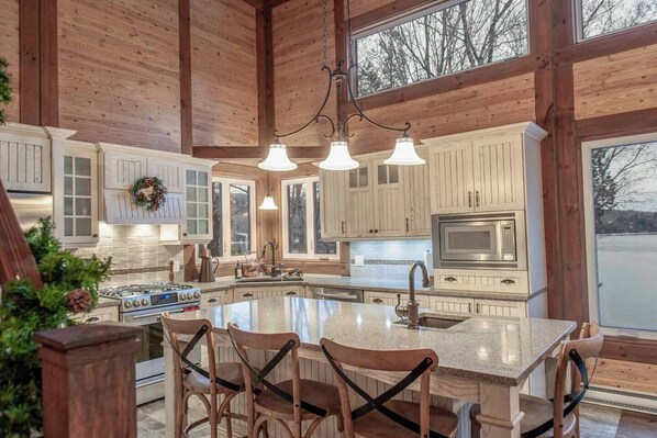 KĂŒhlschrank, Mikrowelle, Ofen, Herdplatte