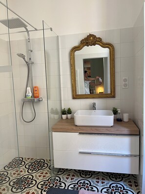 Bathrobes, towels - nice-flat-nice (Nice)