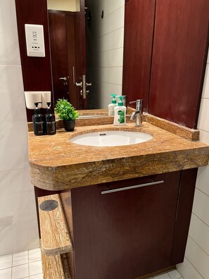 Towels, soap, toilet paper - 1-bedroom Dubai Downtown-pool,gym,squash,badminton,games, multifunction,meeting (Dubai)