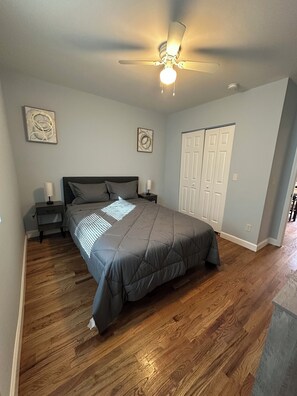 2 Schlafzimmer, Bügeleisen/Bügelbrett, Bettwäsche