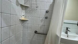 Shower - Studio 7 - Wright Lodge (Adelaide)