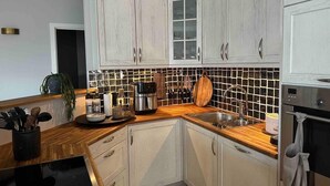Private kitchen - Lovely 2-bed Apartment in Central Akureyri (Akureyri)