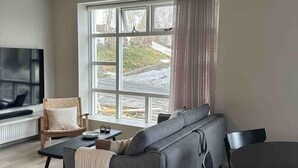 Living area - Lovely 2-bed Apartment in Central Akureyri (Akureyri)