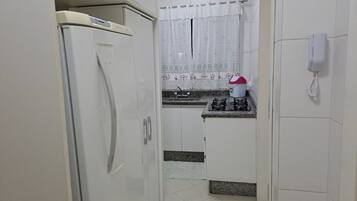 Apartamento premium | Cozinha privada | Geladeira, micro-ondas, fogão, cooktop