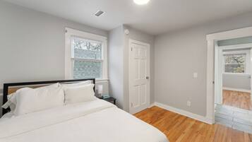 3 bedrooms, desk, free WiFi, bed sheets