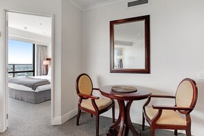 1 dormitorio, tabla de planchar con plancha, Internet y ropa de cama