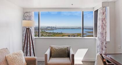 Spacious Luxury 1BR Great Views