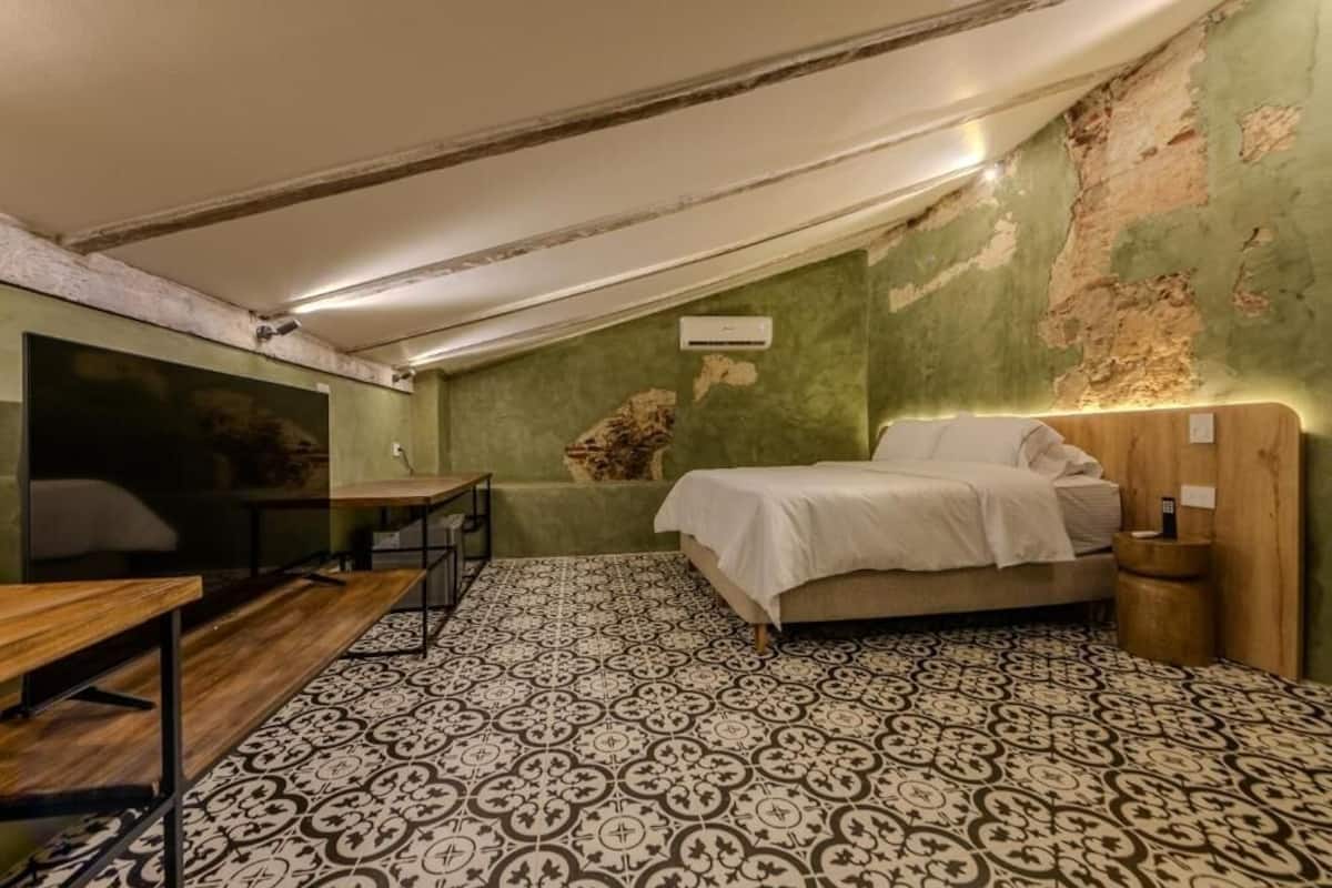 Premium kamer | Donzen dekbedden, een laptopwerkplek, gratis wifi, beddengoed