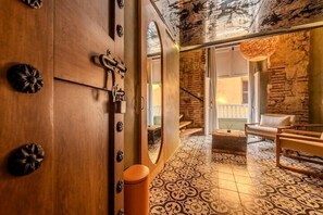 Doppia Deluxe, balcone, vista città | Area soggiorno