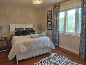 2 makuuhuonetta, työpöytä, silitysrauta/-lauta, Wi-Fi