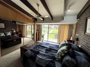 4 soverom, strykejern/-brett, internettilgang og sengetøy