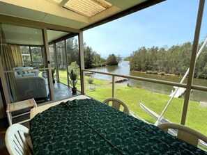 Outdoor dining - EntireHome: BasinWaterStays Waterfront Jetty 4Brms 8Guests (Saint Georges Basin)