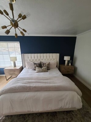 3 bedrooms, desk, iron/ironing board, travel crib