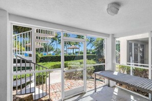 Interior - Deja Blue: Ocean & Pool Views, 2 Pools, Fitness Center, Marina and more...... (Key Largo)