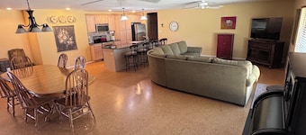 Charming 4-bedroom open concept house with all the amenities in Ponca City.