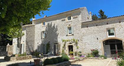 Authentique Mas provençal avec piscine privée à 5 mn de Grignan