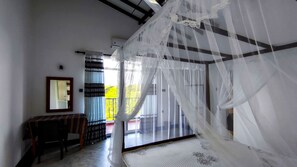 4 bedrooms, in-room safe, desk, iron/ironing board - Villa 51 ,Spacious 4-bedroom apartment with WiFi, AC in enchanting Hikkaduwa  (Hikkaduwa)