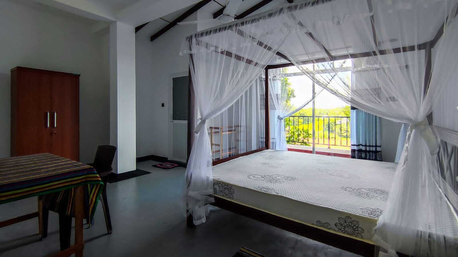 4 habitaciones, caja de seguridad en la habitación y escritorio 