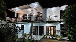 Exterior - Villa 51 ,Spacious 4-bedroom apartment with WiFi, AC in enchanting Hikkaduwa  (Hikkaduwa)