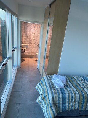 2 Schlafzimmer, Zimmersafe, Schreibtisch, Bügeleisen/Bügelbrett