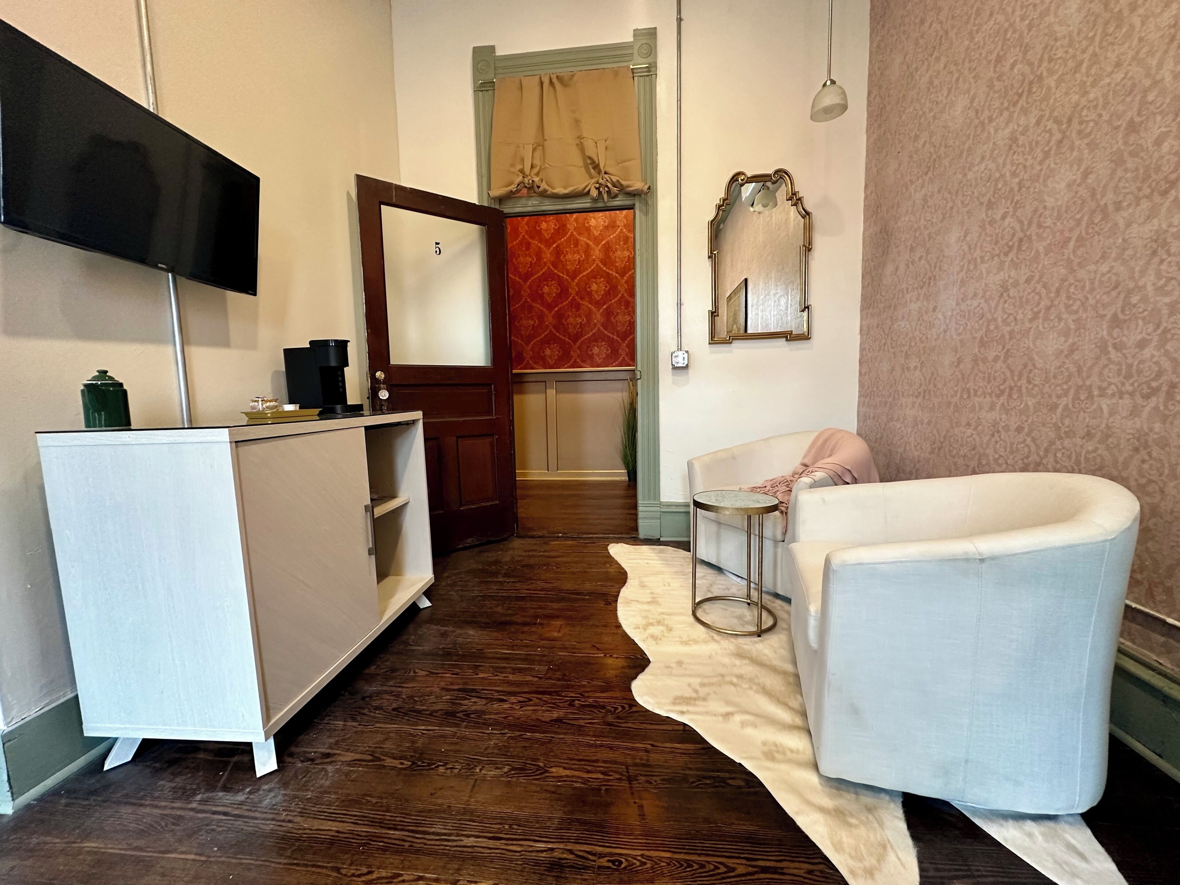 Einzelzimmer, Stadtblick | Bügeleisen/Bügelbrett, kostenloses WLAN, Bettwäsche