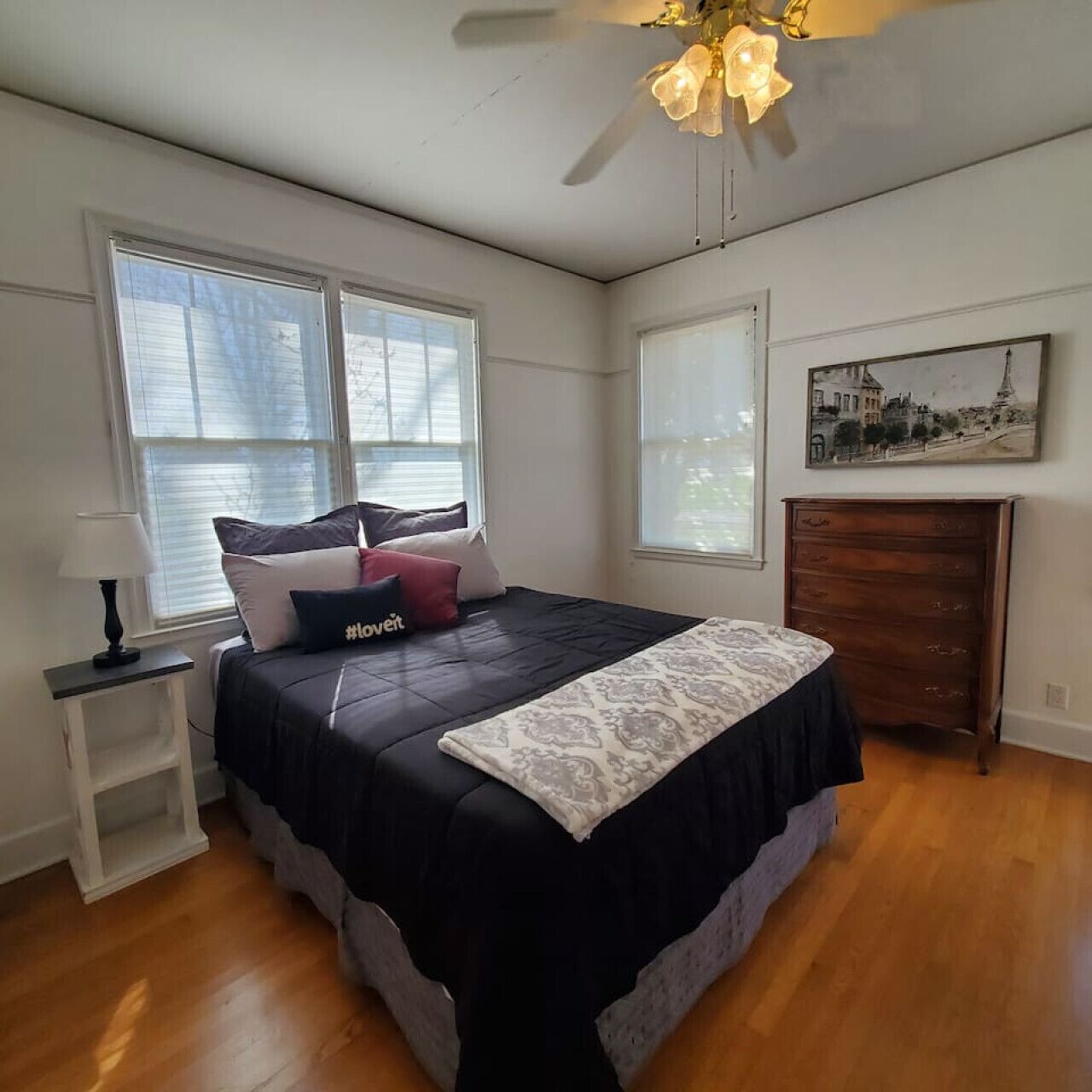 3 bedrooms, desk, iron/ironing board, WiFi