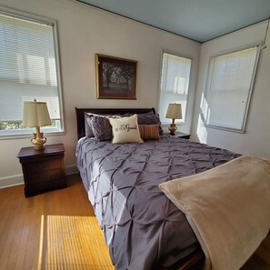 3 bedrooms, desk, iron/ironing board, WiFi - Country Refuge on 5 acres (3 BR/2BA) (Osceola)