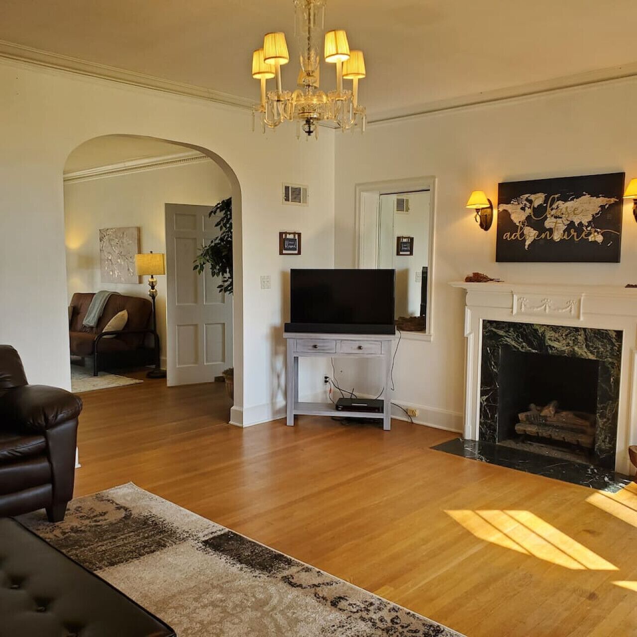 TV, fireplace, books, stereo