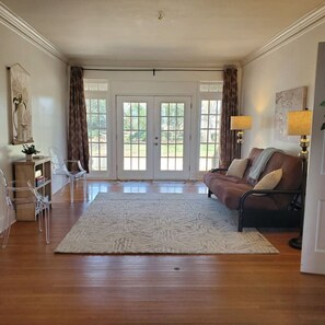 TV, fireplace, books, stereo - Country Refuge on 5 acres (3 BR/2BA) (Osceola)