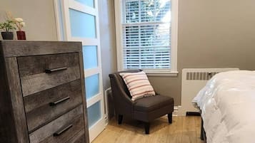 1 bedroom, desk, WiFi, bed sheets