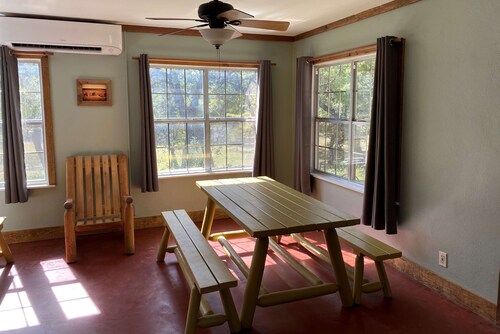 Riverbend on the Frio Cabin 5