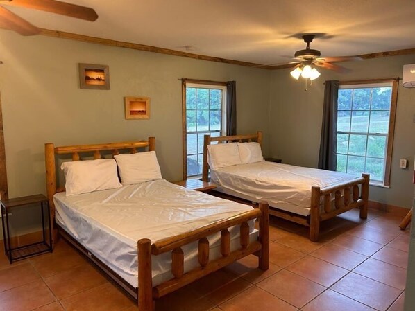 1 bedroom, free WiFi - Riverbend on the Frio Motel 8 (Concan)