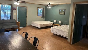2 bedrooms, WiFi (free) - Riverbend on the Frio Motel 11 (Concan)