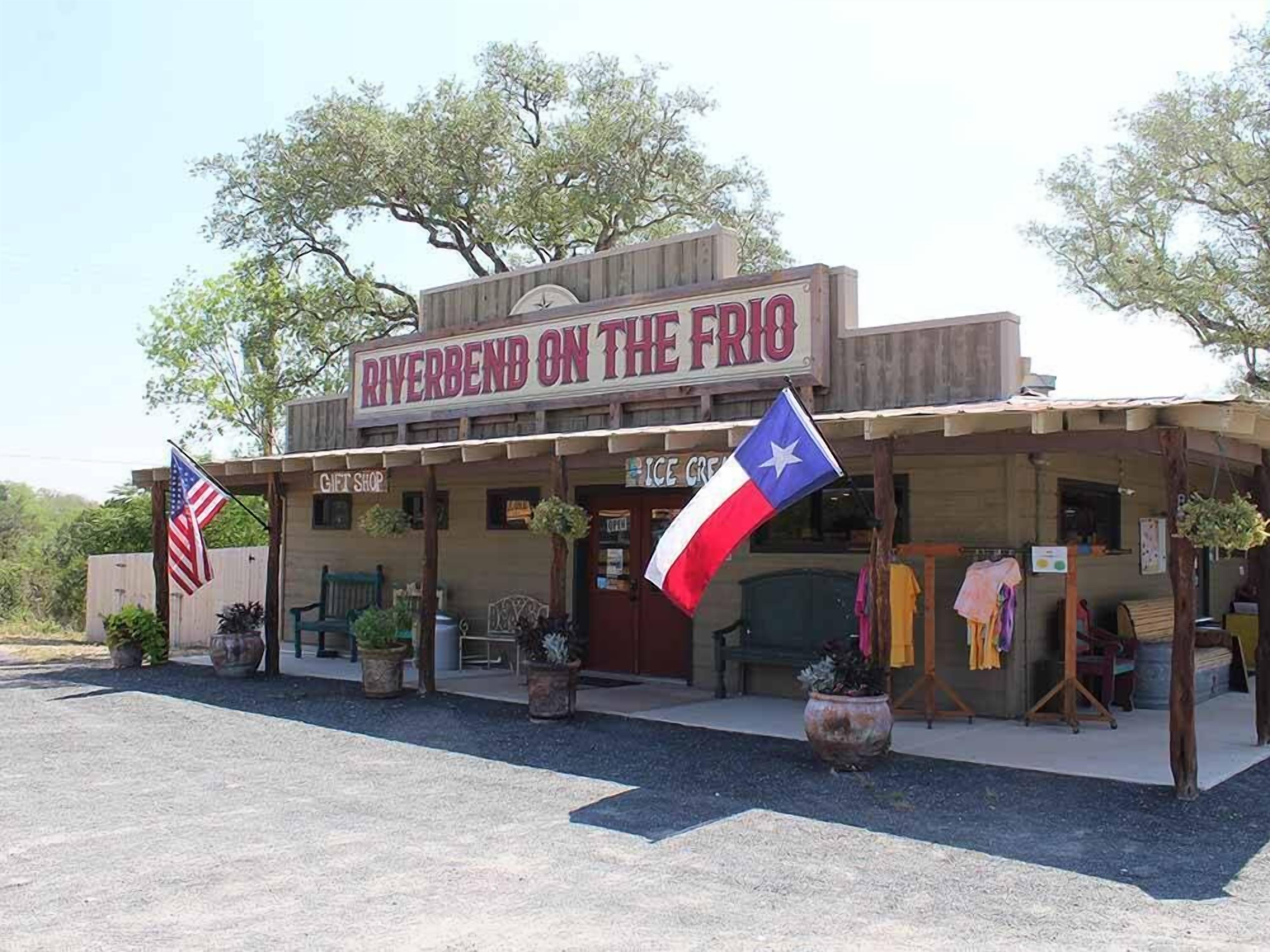 A rustic building named 'Riverbend on the Rio' with a gift shop and ice cream sign.
