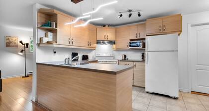 Cozy 2BR Apt in DIX30 Close 2 DT