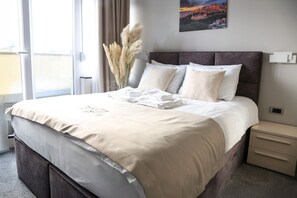 Premier Double Room, Patio, City View | In-room safe, desk, laptop workspace, soundproofing - Smart Apartments Templum (Belgrade)